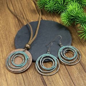 Circle necklace set